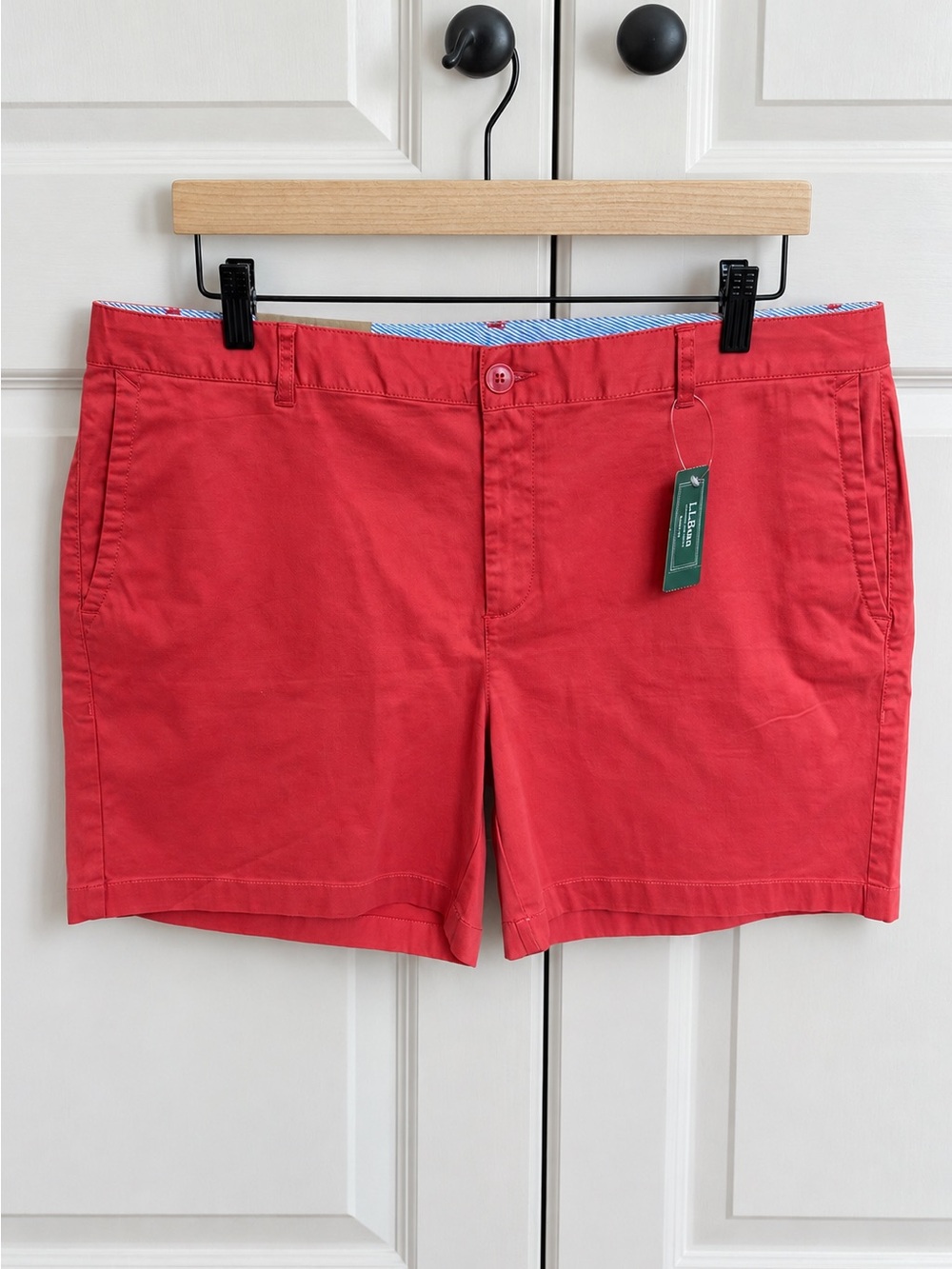 L.L. BEAN Favorite Fit Washed Cotton Chino Shorts Coral Red Sea Rose Size 18 NWT - Picture 16 of 16